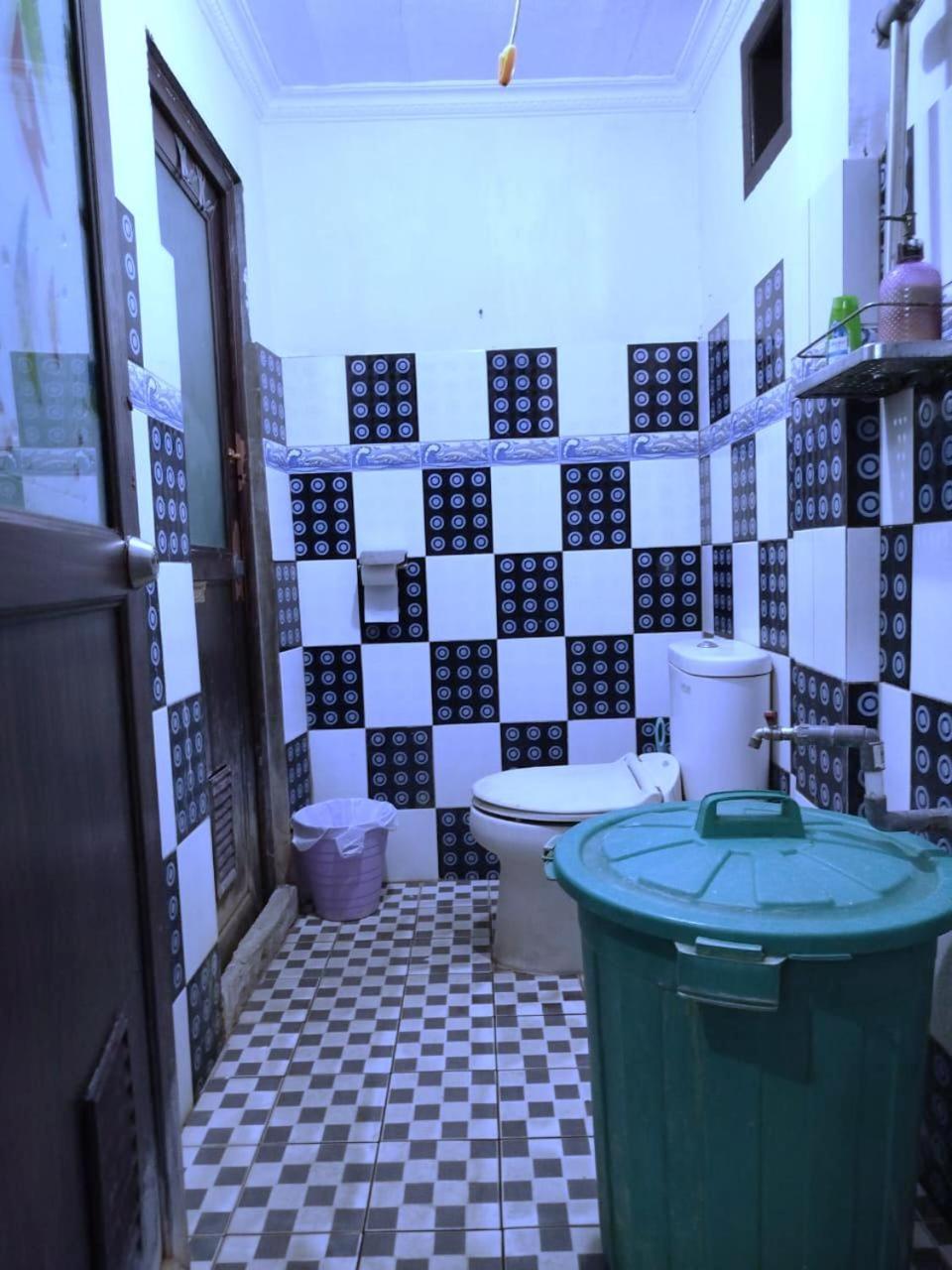 Kurnia Homestay テルナテ エクステリア 写真