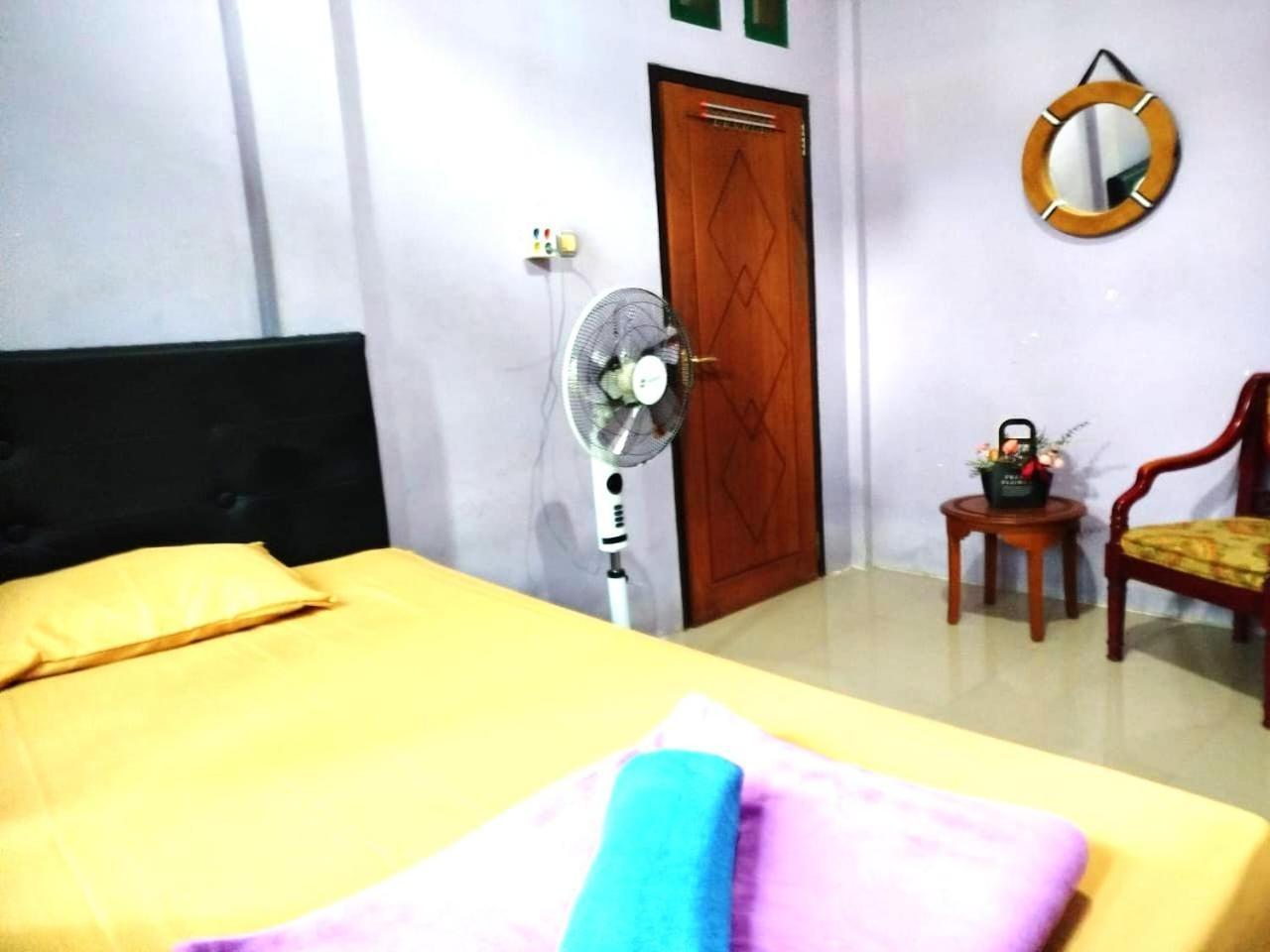 Kurnia Homestay テルナテ エクステリア 写真